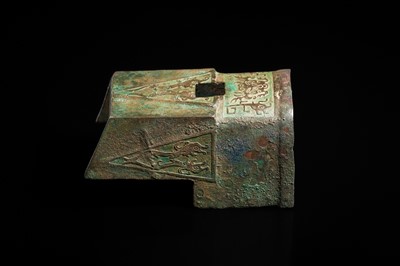 Lot 194 - A BRONZE FITTING, HAN DYNASTY OR EARLIER