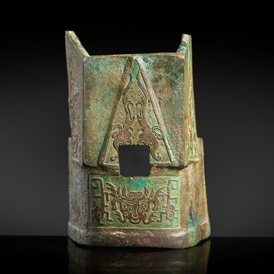 Lot 194 - A BRONZE FITTING, HAN DYNASTY OR EARLIER