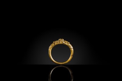Lot 199 - A GILT-BRONZE ‘MAKARA’ BANGLE, SHOUZHUO, QING DYNASTY