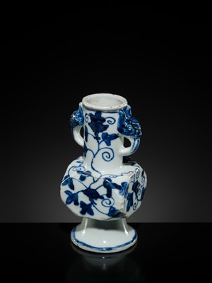 Lot 14 - A RARE BLUE AND WHITE ‘MORNING GLORY’ FACETED VASE, MING DYNASTY (1368-1644)
