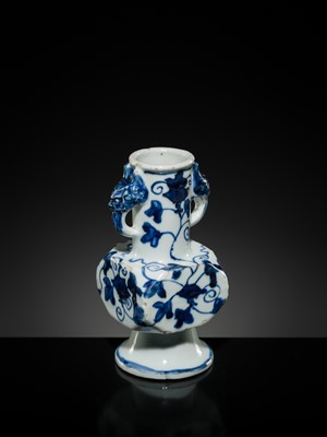 Lot 14 - A RARE BLUE AND WHITE ‘MORNING GLORY’ FACETED VASE, MING DYNASTY (1368-1644)