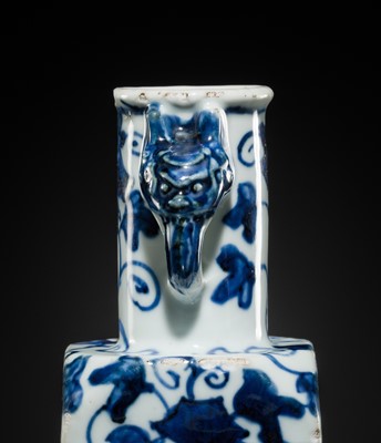Lot 14 - A RARE BLUE AND WHITE ‘MORNING GLORY’ FACETED VASE, MING DYNASTY (1368-1644)
