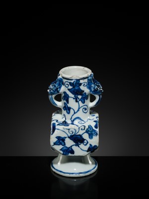 Lot 14 - A RARE BLUE AND WHITE ‘MORNING GLORY’ FACETED VASE, MING DYNASTY (1368-1644)