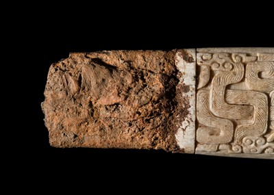 Lot 89 - AN IMPORTANT JADE ‘DRAGON’ SWORD HILT, EASTERN ZHOU DYNASTY, 5TH-4TH CENTURY BC