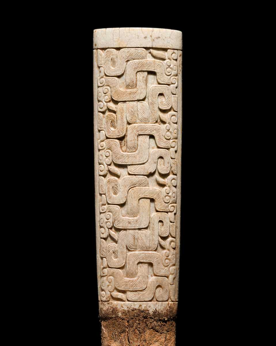 Lot 89 - AN IMPORTANT JADE ‘DRAGON’ SWORD HILT, EASTERN ZHOU DYNASTY, 5TH-4TH CENTURY BC