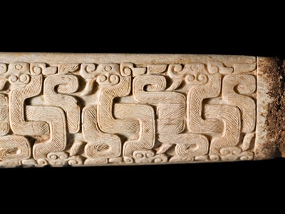 Lot 89 - AN IMPORTANT JADE ‘DRAGON’ SWORD HILT, EASTERN ZHOU DYNASTY, 5TH-4TH CENTURY BC