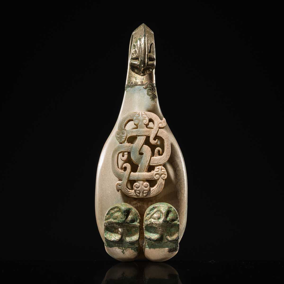 Lot 48 - A RARE AND FINE JADE AND GILT-BRONZE ‘DRAGON’ BELT HOOK, WESTERN HAN DYNASTY