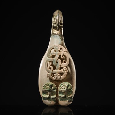 Lot 48 - A RARE AND FINE JADE AND GILT-BRONZE ‘DRAGON’ BELT HOOK, WESTERN HAN DYNASTY