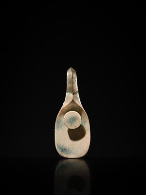 Lot 48 - A RARE AND FINE JADE AND GILT-BRONZE ‘DRAGON’ BELT HOOK, WESTERN HAN DYNASTY