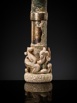 Lot 46 - A VERY RARE JADE AND BRONZE HARNESS ELEMENT, EASTERN ZHOU DYNASTY, WARRING STATES PERIOD