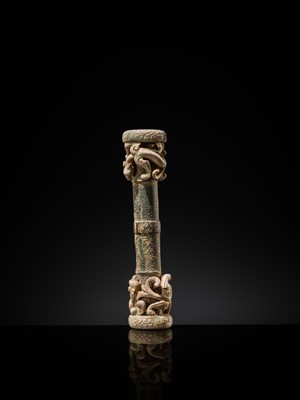 Lot 46 - A VERY RARE JADE AND BRONZE HARNESS ELEMENT, EASTERN ZHOU DYNASTY, WARRING STATES PERIOD