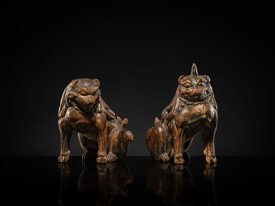 Lot 131 - A PAIR OF POLYCHROME WOOD FIGURES OF KOMA-INU, KAMAKURA PERIOD