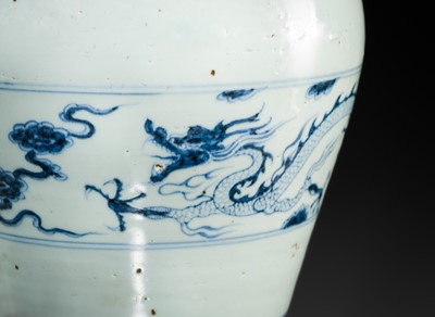 Lot 10 - AN EXCEPTIONAL AND IMPORTANT BLUE AND WHITE 'DRAGON AND PHOENIX' VASE, MEIPING, YUAN DYNASTY