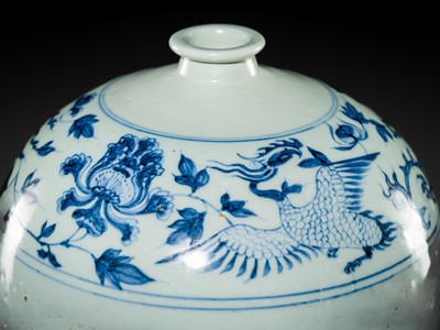 Lot 10 - AN EXCEPTIONAL AND IMPORTANT BLUE AND WHITE 'DRAGON AND PHOENIX' VASE, MEIPING, YUAN DYNASTY