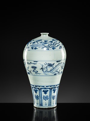 Lot 10 - AN EXCEPTIONAL AND IMPORTANT BLUE AND WHITE 'DRAGON AND PHOENIX' VASE, MEIPING, YUAN DYNASTY