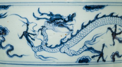 Lot 10 - AN EXCEPTIONAL AND IMPORTANT BLUE AND WHITE 'DRAGON AND PHOENIX' VASE, MEIPING, YUAN DYNASTY