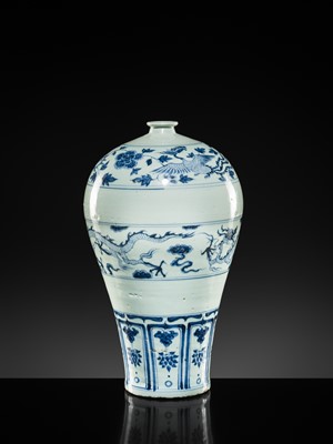 Lot 10 - AN EXCEPTIONAL AND IMPORTANT BLUE AND WHITE 'DRAGON AND PHOENIX' VASE, MEIPING, YUAN DYNASTY