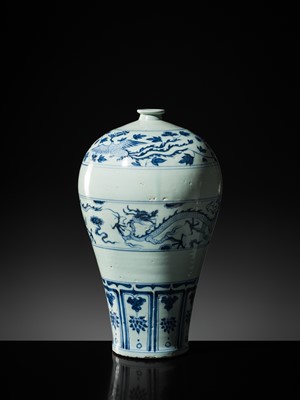 Lot 10 - AN EXCEPTIONAL AND IMPORTANT BLUE AND WHITE 'DRAGON AND PHOENIX' VASE, MEIPING, YUAN DYNASTY