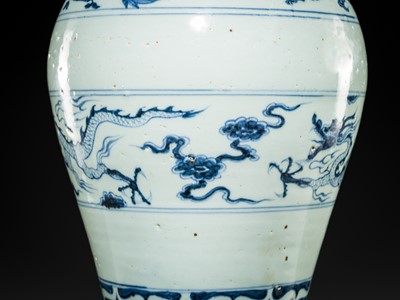 Lot 10 - AN EXCEPTIONAL AND IMPORTANT BLUE AND WHITE 'DRAGON AND PHOENIX' VASE, MEIPING, YUAN DYNASTY