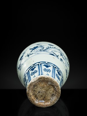 Lot 10 - AN EXCEPTIONAL AND IMPORTANT BLUE AND WHITE 'DRAGON AND PHOENIX' VASE, MEIPING, YUAN DYNASTY