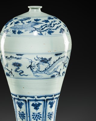 Lot 10 - AN EXCEPTIONAL AND IMPORTANT BLUE AND WHITE 'DRAGON AND PHOENIX' VASE, MEIPING, YUAN DYNASTY