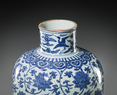 Lot 21 - A LARGE BLUE AND WHITE 'LOTUS' VASE, WANLI-TIANQI PERIOD