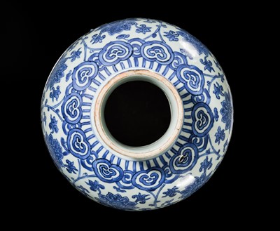 Lot 21 - A LARGE BLUE AND WHITE 'LOTUS' VASE, WANLI-TIANQI PERIOD