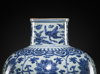 Lot 21 - A LARGE BLUE AND WHITE 'LOTUS' VASE, WANLI-TIANQI PERIOD