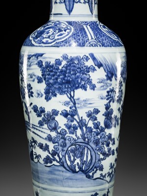 Lot 22 - A LARGE BLUE AND WHITE ‘PHEASANTS’ VASE, WANLI-TIANQI PERIOD