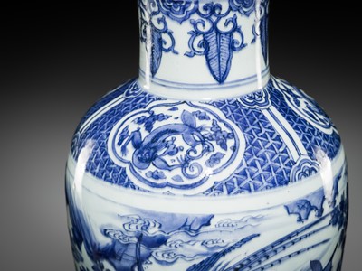 Lot 22 - A LARGE BLUE AND WHITE ‘PHEASANTS’ VASE, WANLI-TIANQI PERIOD
