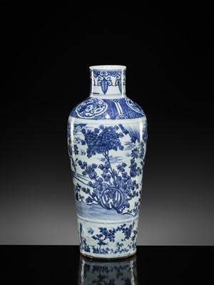 Lot 22 - A LARGE BLUE AND WHITE ‘PHEASANTS’ VASE, WANLI-TIANQI PERIOD