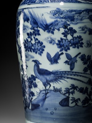 Lot 22 - A LARGE BLUE AND WHITE ‘PHEASANTS’ VASE, WANLI-TIANQI PERIOD