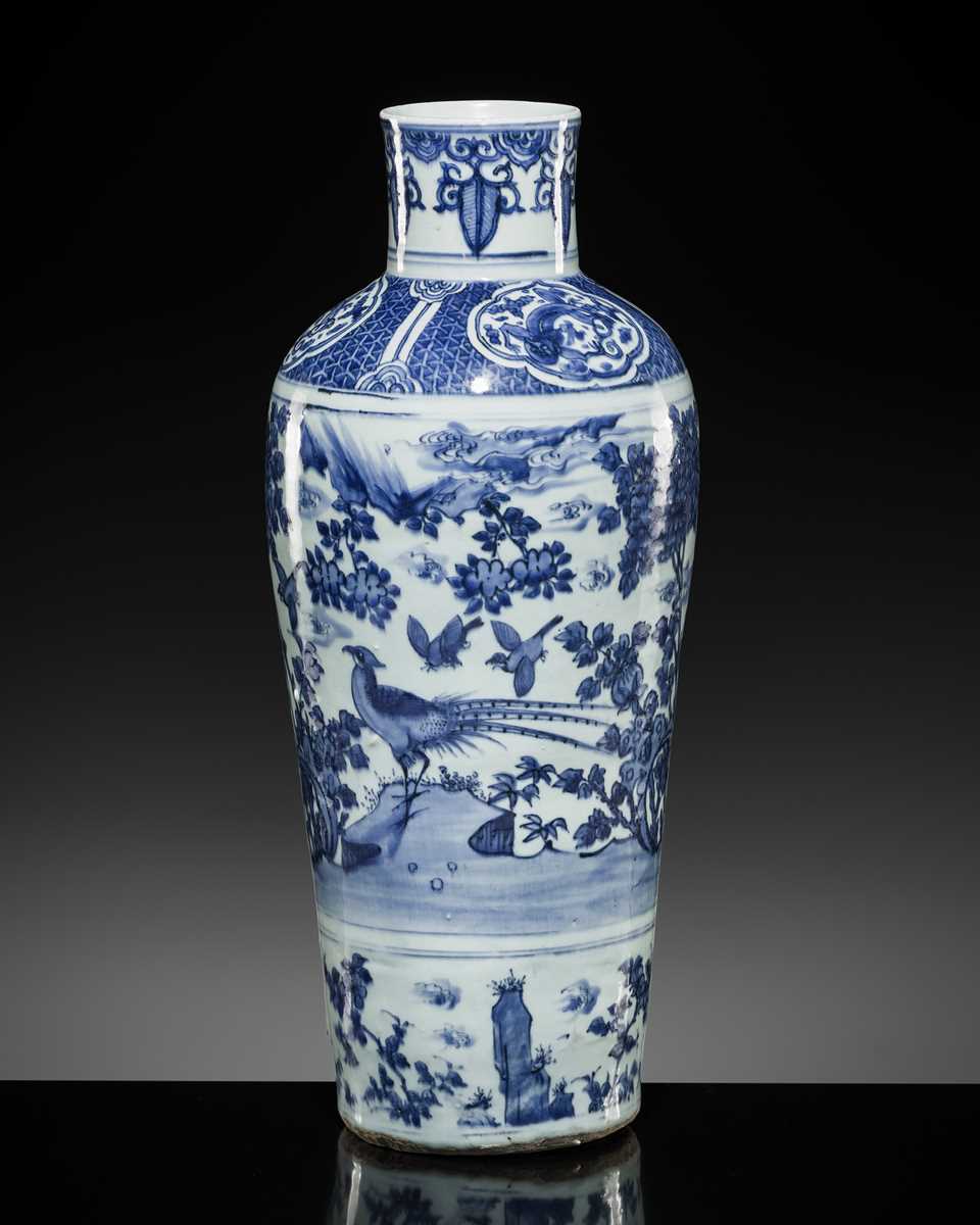 Lot 22 - A LARGE BLUE AND WHITE ‘PHEASANTS’ VASE, WANLI-TIANQI PERIOD