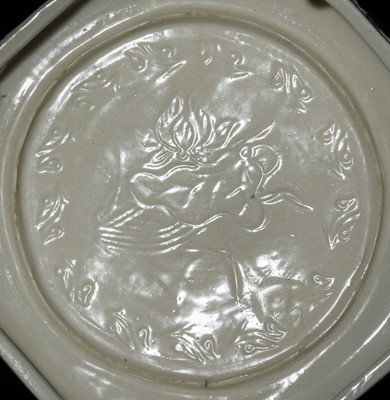 Lot 32 - A DEHUA PORCELAIN ‘MARCO POLO’ OCTAGONAL TRAY, KANGXI-EARLY YONGZHENG PERIOD