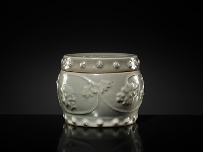 Lot 8 - A RARE LONGQUAN CELADON ‘PEONY’ BARREL-FORM JAR AND COVER, SOUTHERN SONG-YUAN DYNASTY