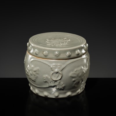 Lot 8 - A RARE LONGQUAN CELADON ‘PEONY’ BARREL-FORM JAR AND COVER, SOUTHERN SONG-YUAN DYNASTY