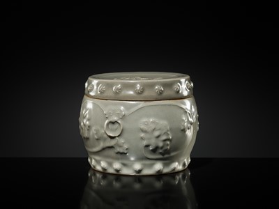 Lot 8 - A RARE LONGQUAN CELADON ‘PEONY’ BARREL-FORM JAR AND COVER, SOUTHERN SONG-YUAN DYNASTY