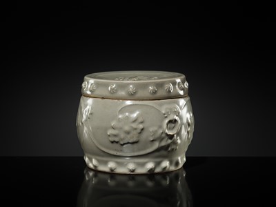 Lot 8 - A RARE LONGQUAN CELADON ‘PEONY’ BARREL-FORM JAR AND COVER, SOUTHERN SONG-YUAN DYNASTY