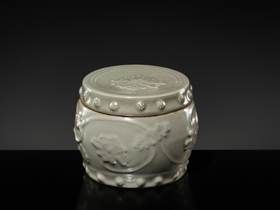 Lot 8 - A RARE LONGQUAN CELADON ‘PEONY’ BARREL-FORM JAR AND COVER, SOUTHERN SONG-YUAN DYNASTY