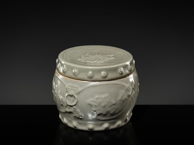Lot 8 - A RARE LONGQUAN CELADON ‘PEONY’ BARREL-FORM JAR AND COVER, SOUTHERN SONG-YUAN DYNASTY