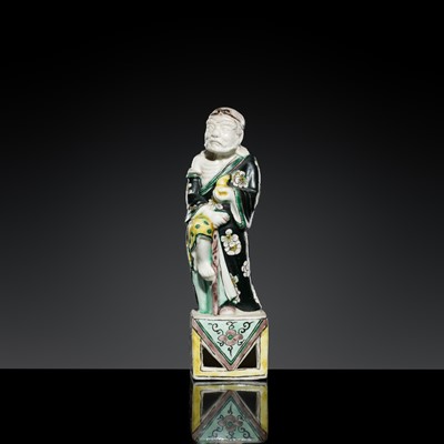 Lot 182 - A SMALL FAMILLE NOIRE BISCUIT FIGURE OF LI TIEGUAI, 18TH-19TH CENTURY