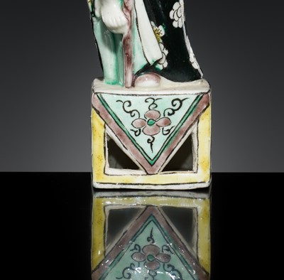 Lot 182 - A SMALL FAMILLE NOIRE BISCUIT FIGURE OF LI TIEGUAI, 18TH-19TH CENTURY