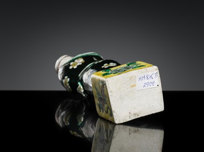 Lot 182 - A SMALL FAMILLE NOIRE BISCUIT FIGURE OF LI TIEGUAI, 18TH-19TH CENTURY