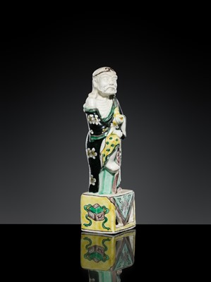 Lot 182 - A SMALL FAMILLE NOIRE BISCUIT FIGURE OF LI TIEGUAI, 18TH-19TH CENTURY