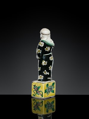 Lot 182 - A SMALL FAMILLE NOIRE BISCUIT FIGURE OF LI TIEGUAI, 18TH-19TH CENTURY