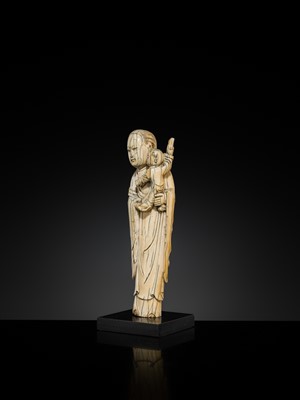 Lot 108 - AN IVORY FIGURE OF SONGZI GUANYIN AND CHILD, LATE MING DYNASTY