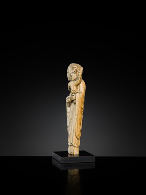 Lot 108 - AN IVORY FIGURE OF SONGZI GUANYIN AND CHILD, LATE MING DYNASTY