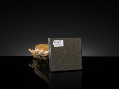 Lot 108 - AN IVORY FIGURE OF SONGZI GUANYIN AND CHILD, LATE MING DYNASTY