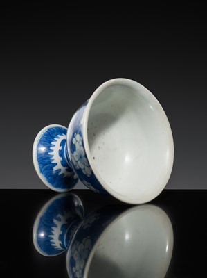 Lot 180 - A BLUE AND WHITE ‘ICE-CRACK AND PRUNUS’ STEM CUP, QING DYNASTY