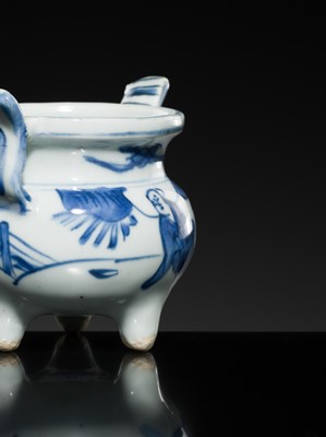 Lot 158 - A SMALL BLUE AND WHITE ‘SAGE’ TRIPOD CENSER, 16TH-17TH CENTURY